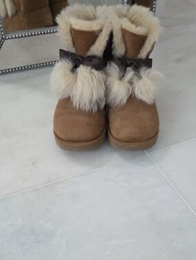 UGG Tan Boots With Brown Bow & Pom-pom